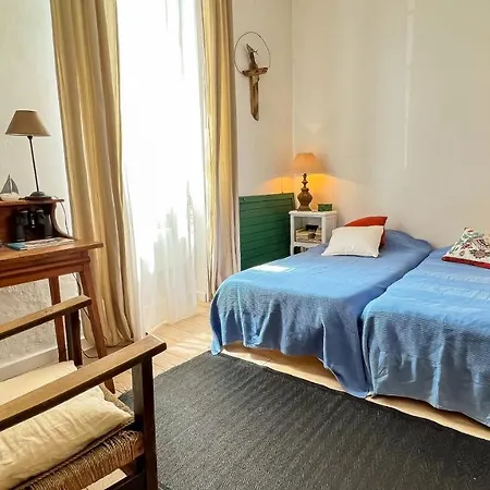 Jolie Maison De A Proximitee Du Port Et Des Commerces Et De La La Flotte