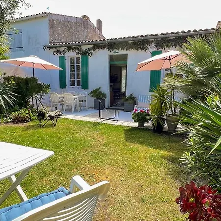 Jolie Maison De A Proximitee Du Port Et Des Commerces Et De La Villa *