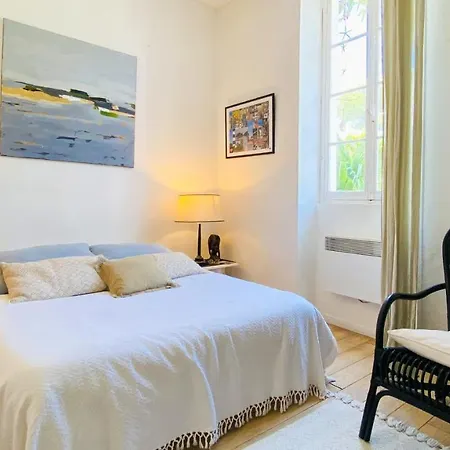 Jolie Maison De A Proximitee Du Port Et Des Commerces Et De La La Flotte