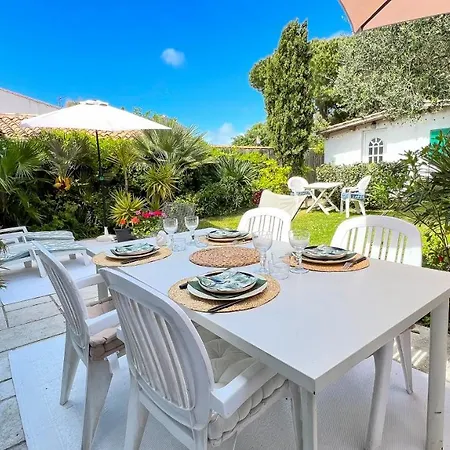 Jolie Maison De A Proximitee Du Port Et Des Commerces Et De La La Flotte