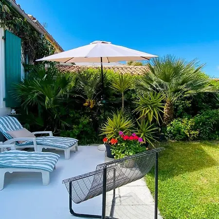 Jolie Maison De A Proximitee Du Port Et Des Commerces Et De La Villa *